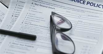 Banken und Versicherungen sparen mit Nearshoring bis zu 60 Prozent der vergleichbaren Kosten in der Schweiz Banken und Versicherungen sparen mit Nearshoring bis zu 60 Prozent der vergleichbaren Kosten in der Schweiz